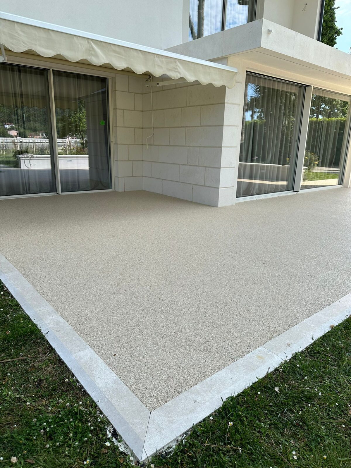 Resina Trasparente - Legante non ingiallente per ciotoli scuri - immagine 4